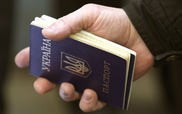 Как жить в Украине гражданам с регистрацией в Крыму и в зоне АТО