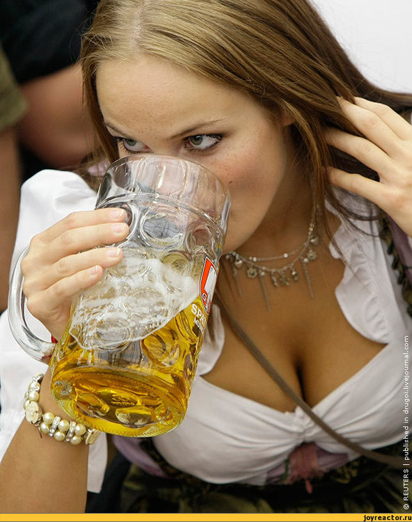 октоберфест-девушка-пиво-песочница-186136.jpeg