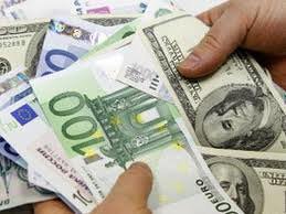 Доллар дорожает, а курс евро падает