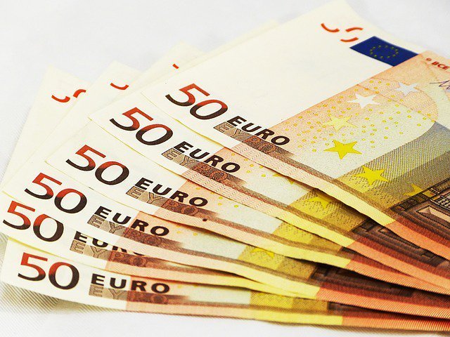 Курс евро от Нацбанка продолжает расти