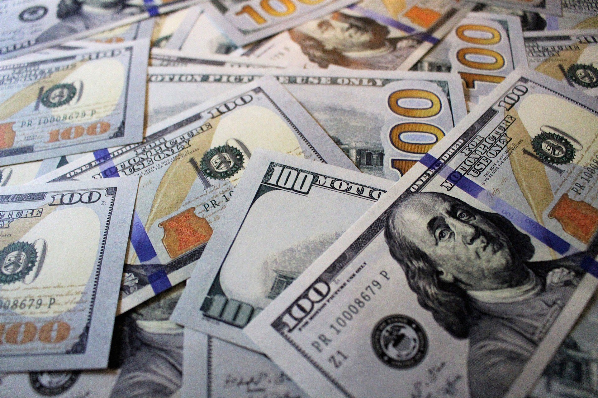 НБУ опустил учетную ставку. Что будет с долларом