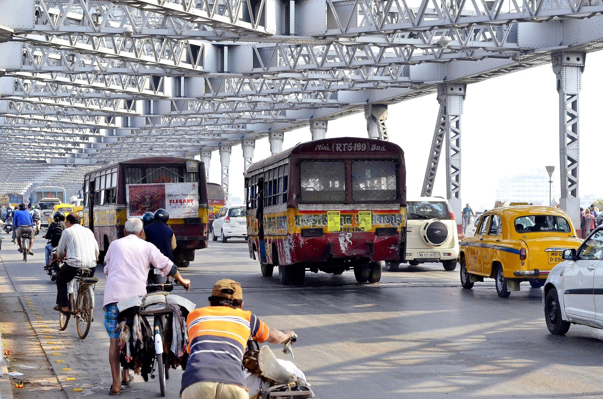 В Индии ограничили движение общественного транспорта