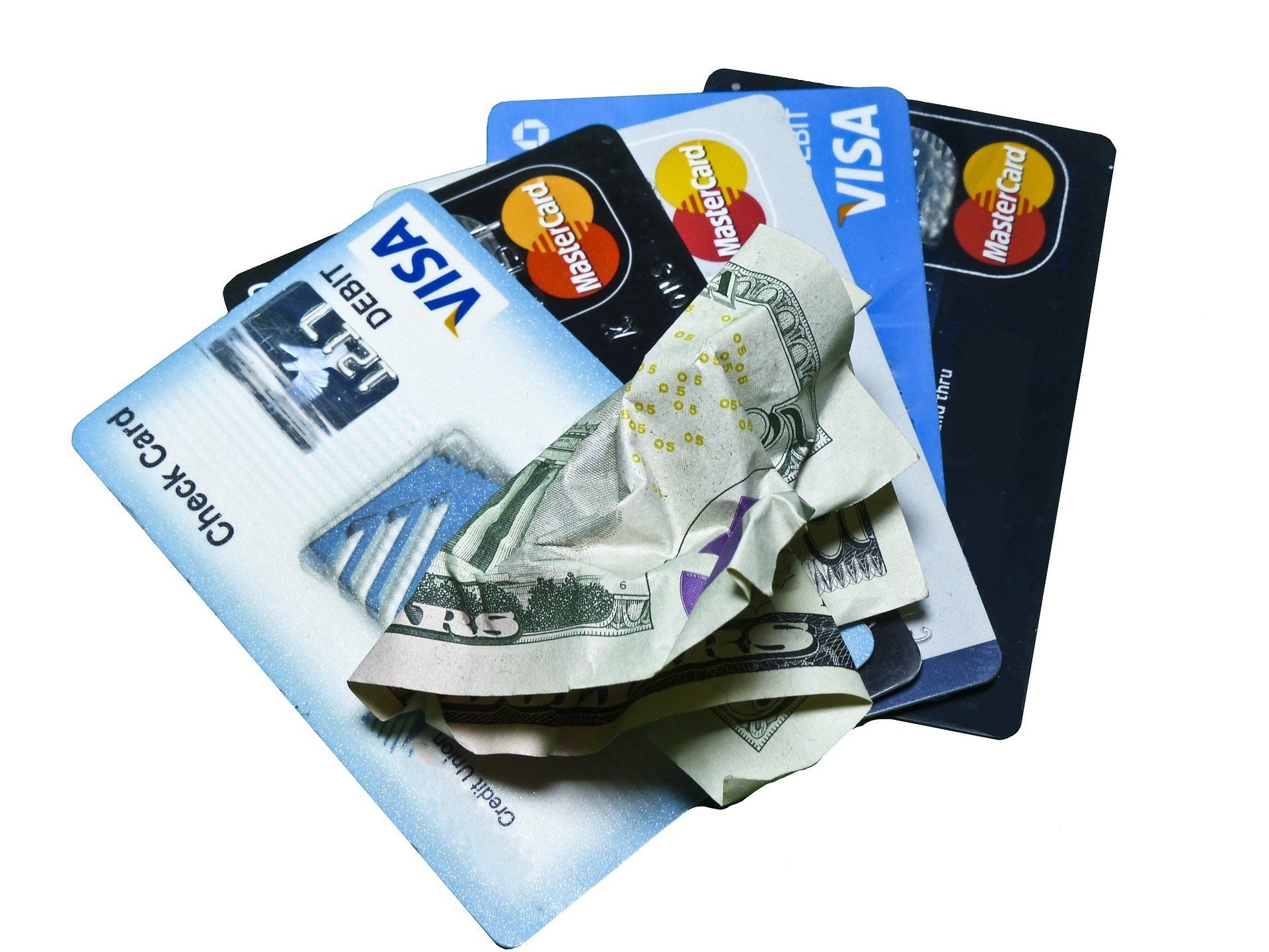 Банки продлят срок действия платежных карт