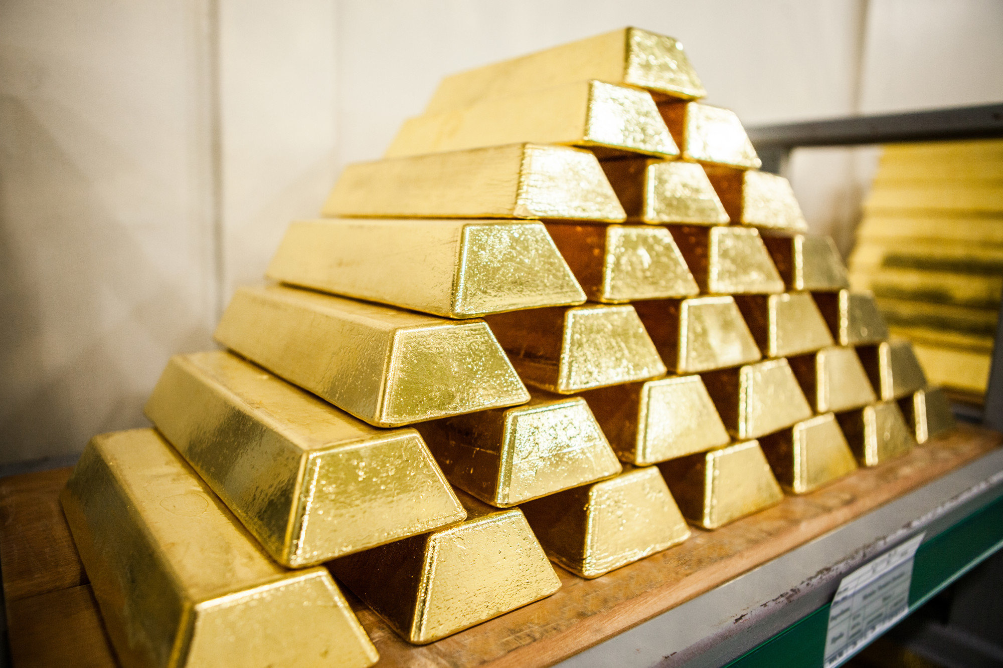 Цены на золото поднялись до 8-летнего максимума