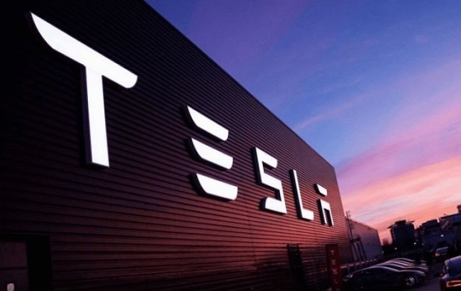 Tesla подала в суд на конкурента