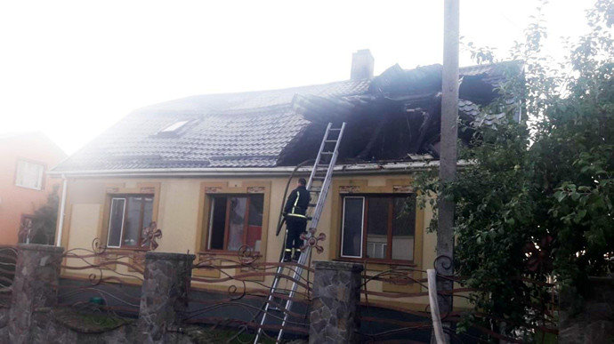 На Рівненщині підпалили будинок голови райради і місцевої “Батьківщини”