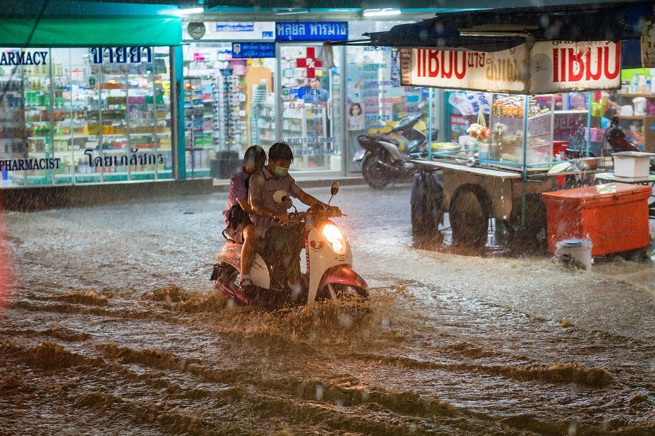 Наводнение в Китае: 500 школьников оказались в ловушке - События ...