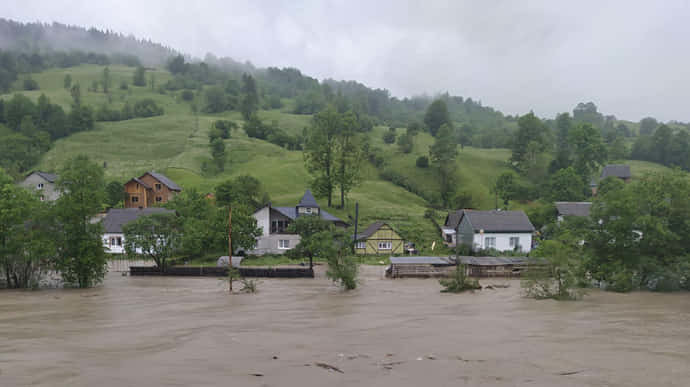 Венгрия передала Украине 1 млн гривен помощи для ликвидации последствий наводнений