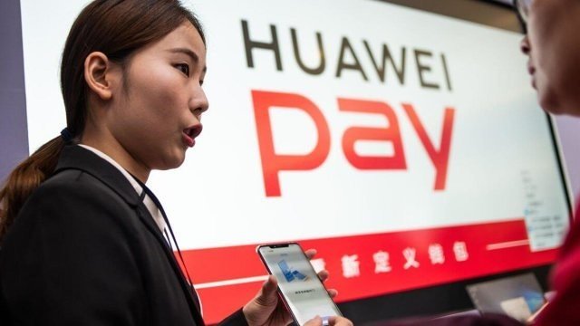 Huawei запускає в Україні оплату через NFC