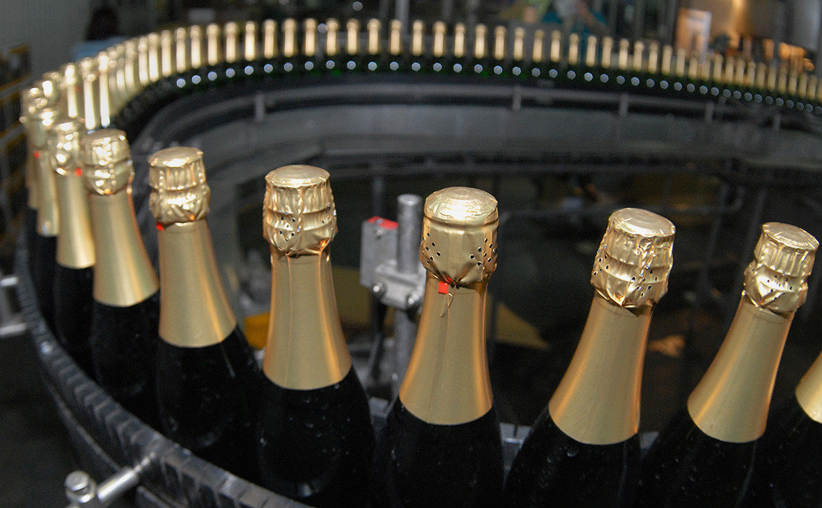 Минфин предложил повысить минимальную розничную цену на шампанское