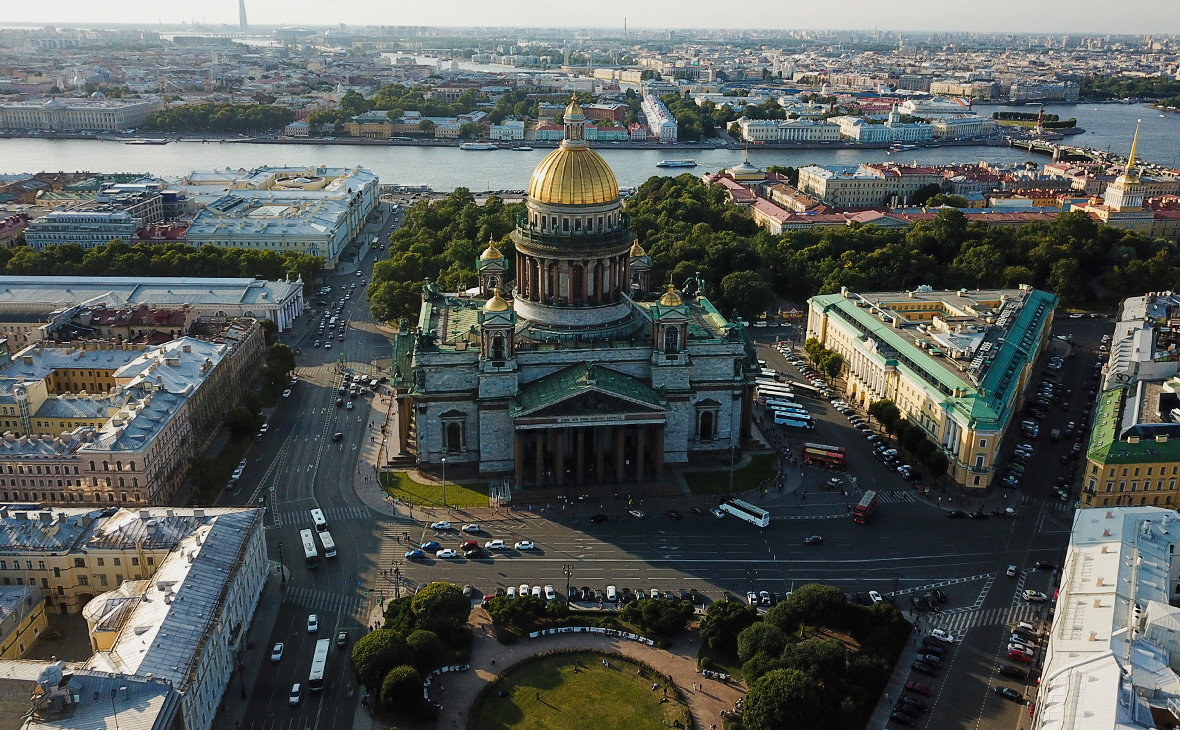 Власти Петербурга опровергли планы сделать платным въезд в центр города
