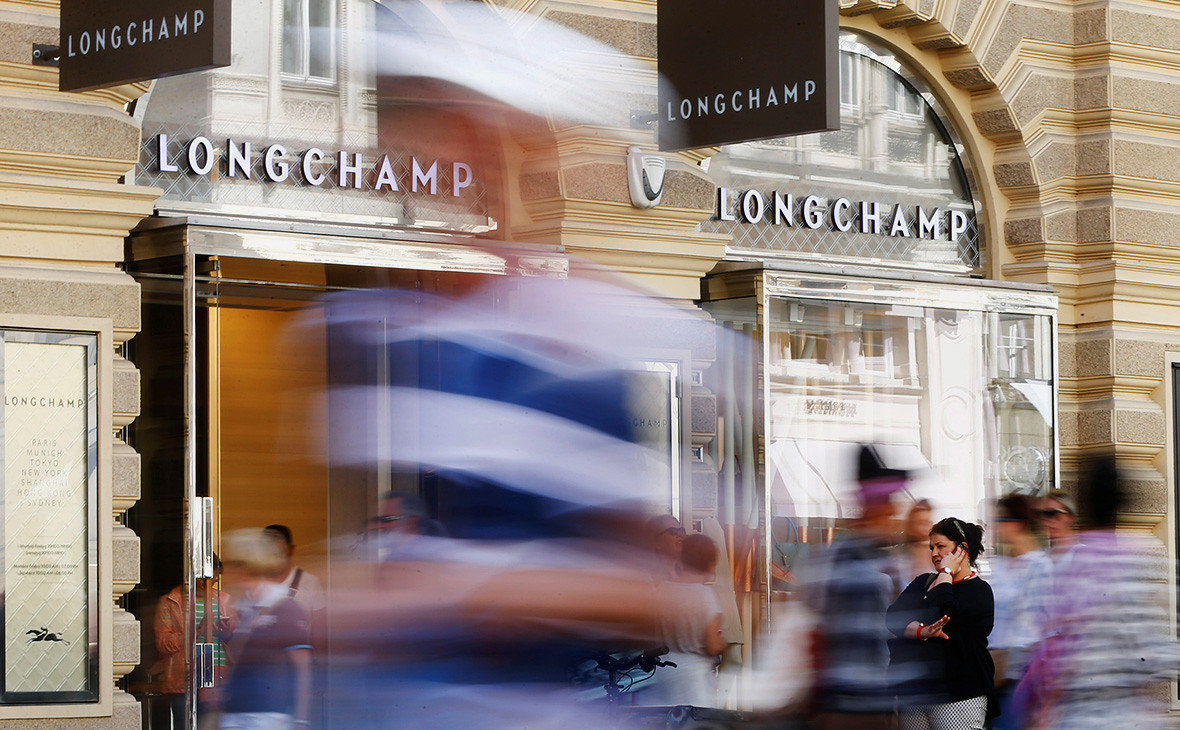 Модный дом Longchamp закроет подразделения в России из-за коронавируса