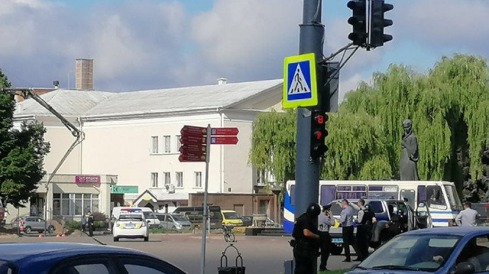 В Луцке освободили трех заложников террориста