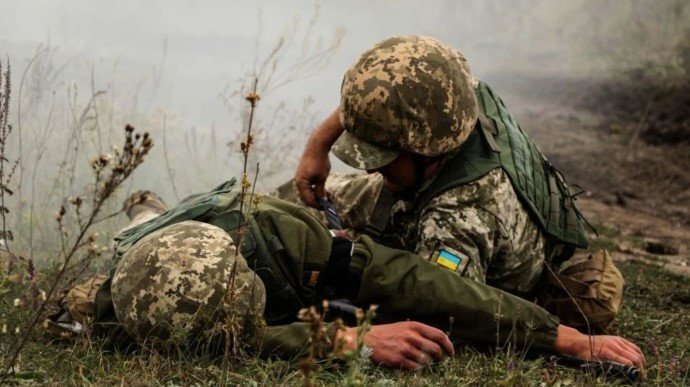 Загинув військовий, якого вдень поранили на Донбасі