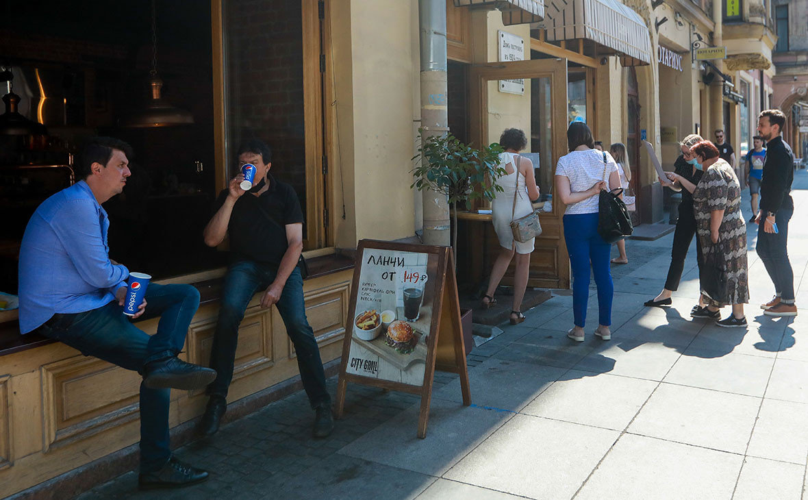 Беглов запретил продажу алкоголя в малых барах вопреки протестам бизнеса