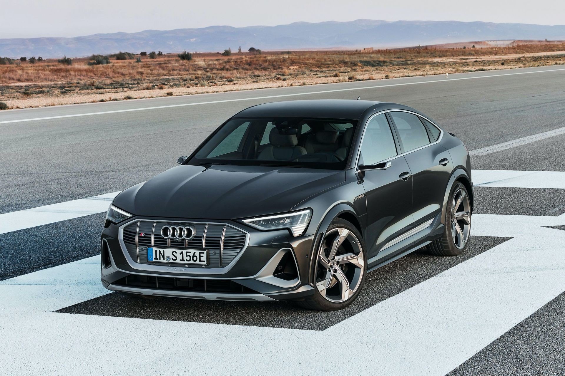 Audi представила заряженные E-tron