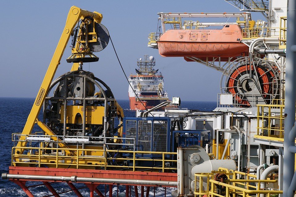 ОПЕК і Росія домовилися збільшити видобуток нафти