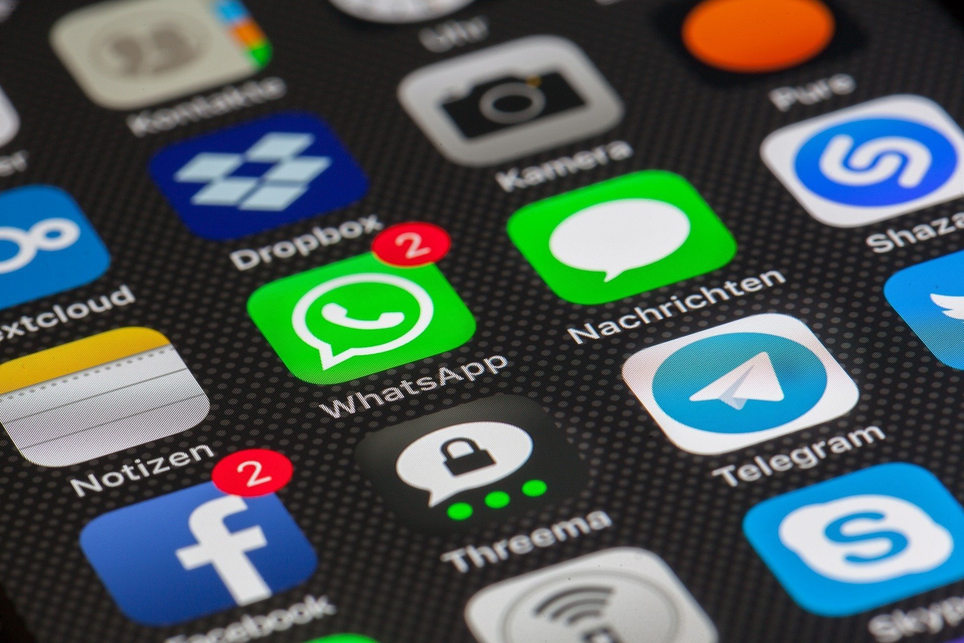 WhatsApp запроваджує нові інструменти