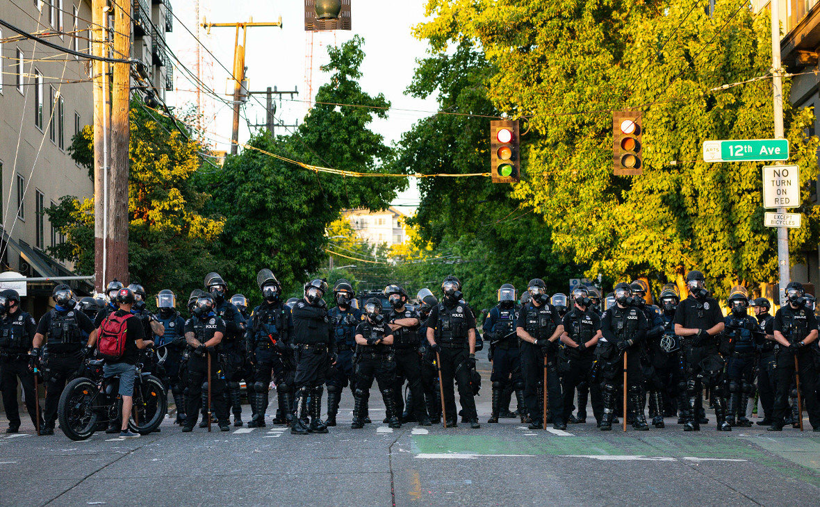 В ходе беспорядков в Сиэтле пострадали почти 60 полицейских