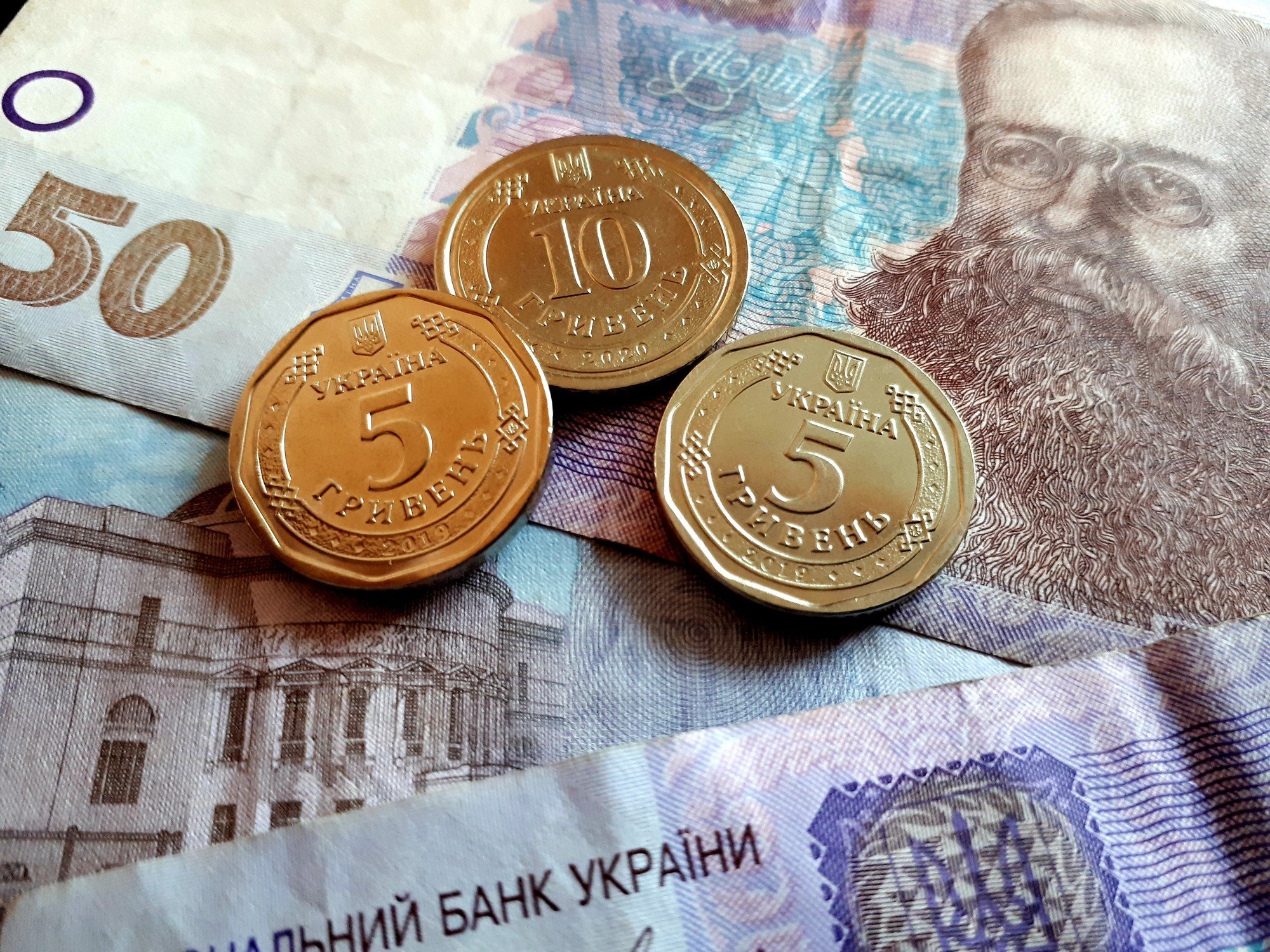 Украинцам сильнее затягивают налоговую петлю