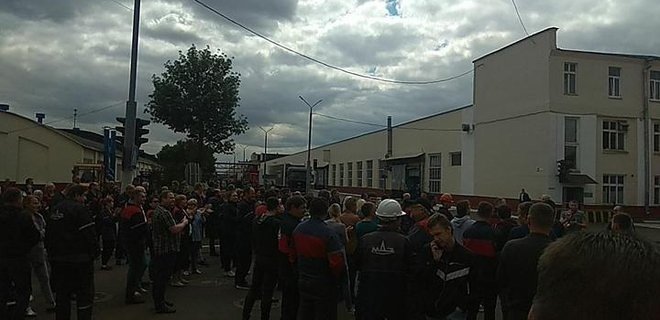 Заводы Беларуси начали бастовать