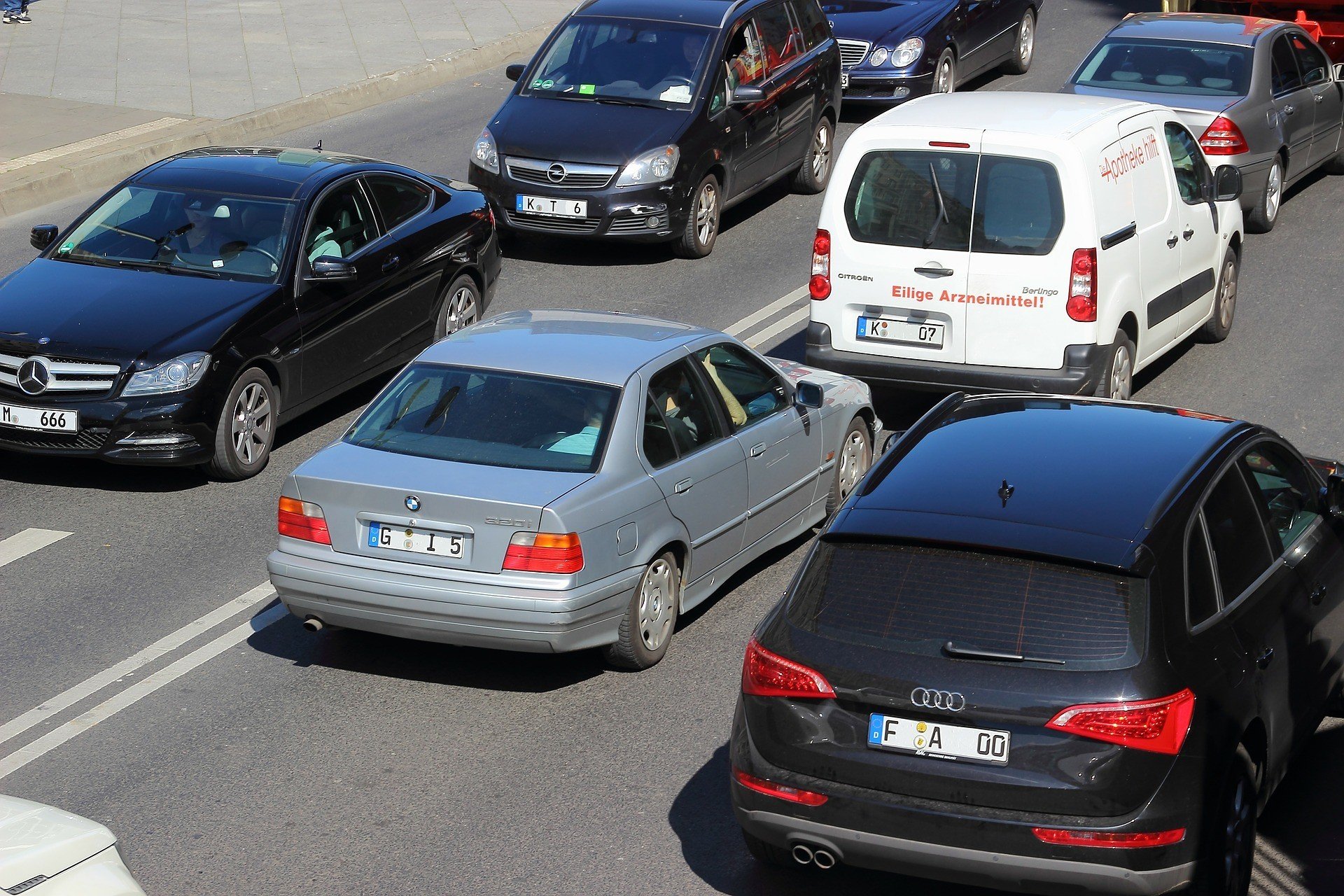 Украина стремительно сокращает импорт авто