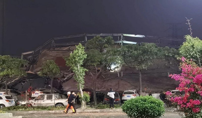 Обрушение отеля в Китае: погибли 29 человек