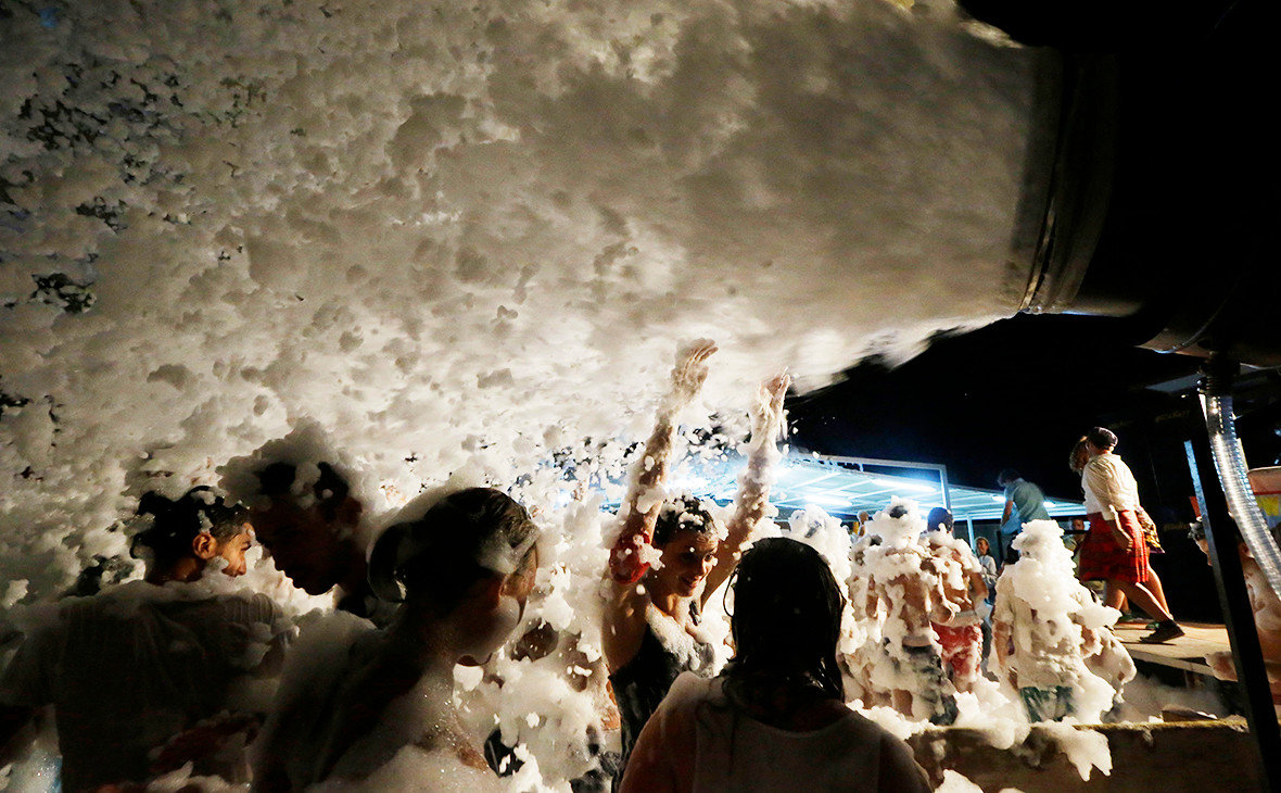 В Турции запретили пенные вечеринки