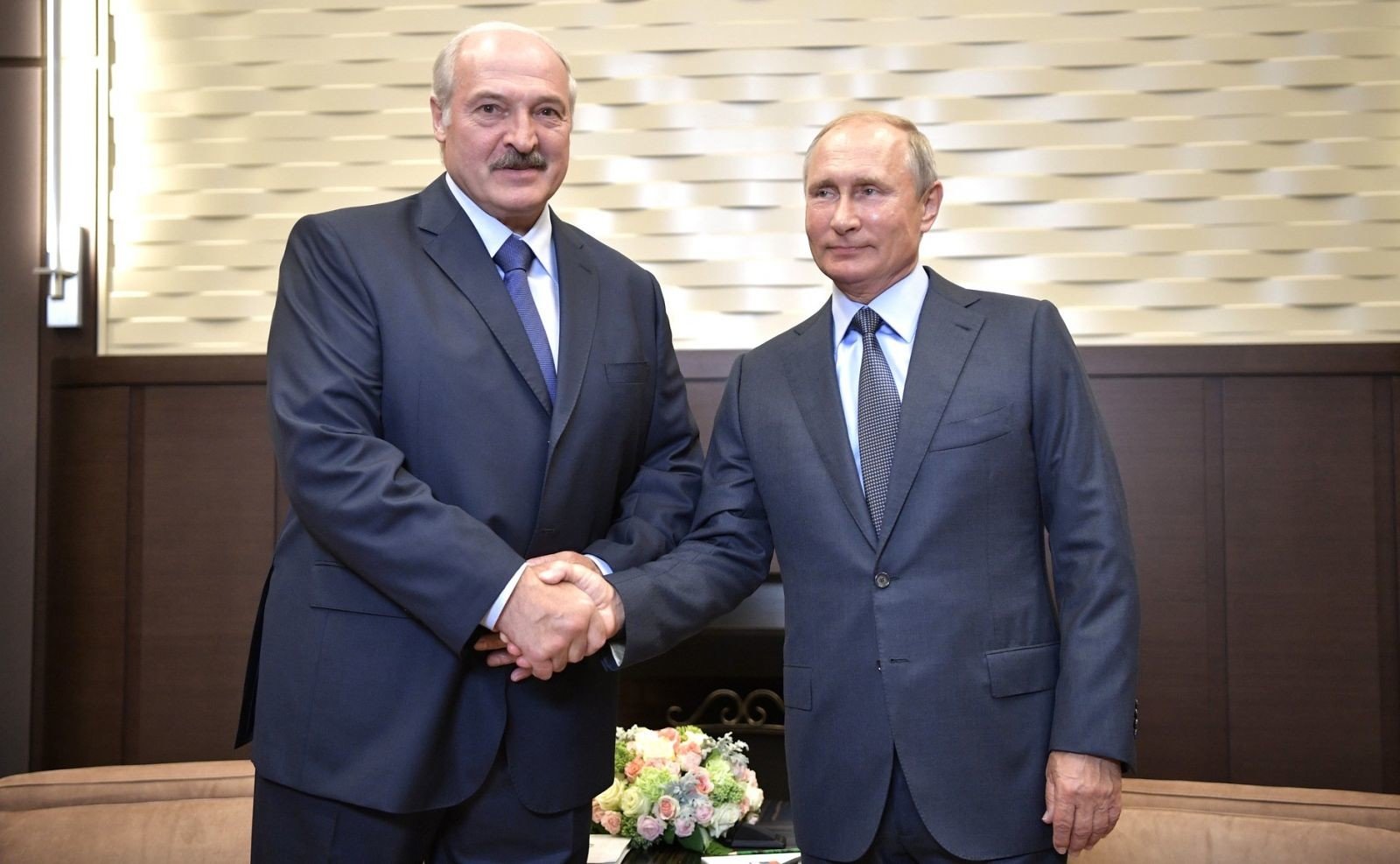 Два варианта для Беларуси: что планирует Путин