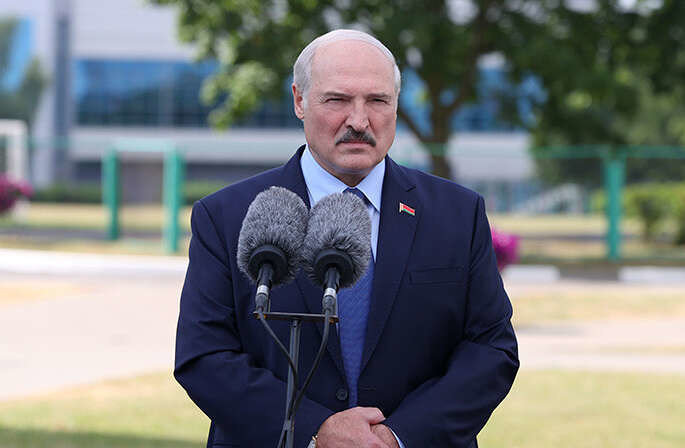 Лукашенко привел войска в полную боеготовность