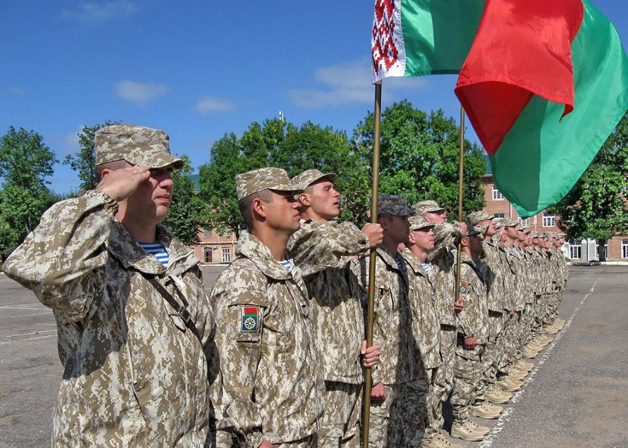 Беларусь начала военные маневры