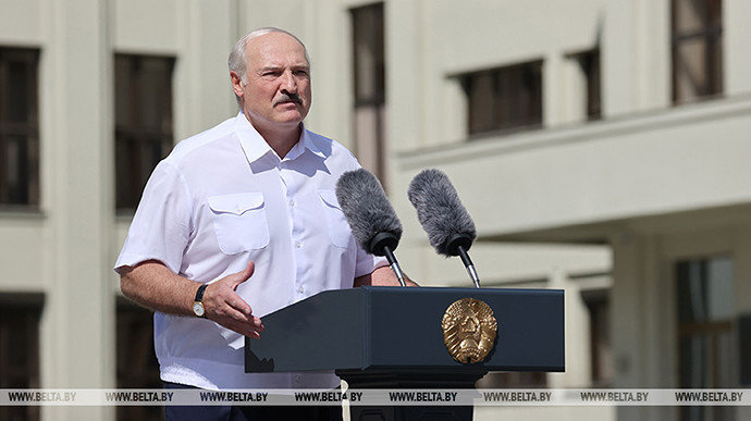 Лукашенко заявив, що вперше за 25 років привів армію в повну бойову готовність
