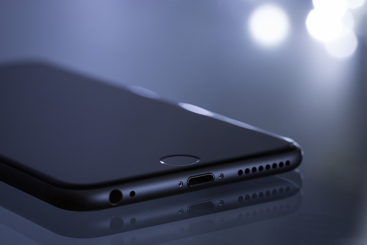 Apple припиняє випускати популярні моделі iPhone