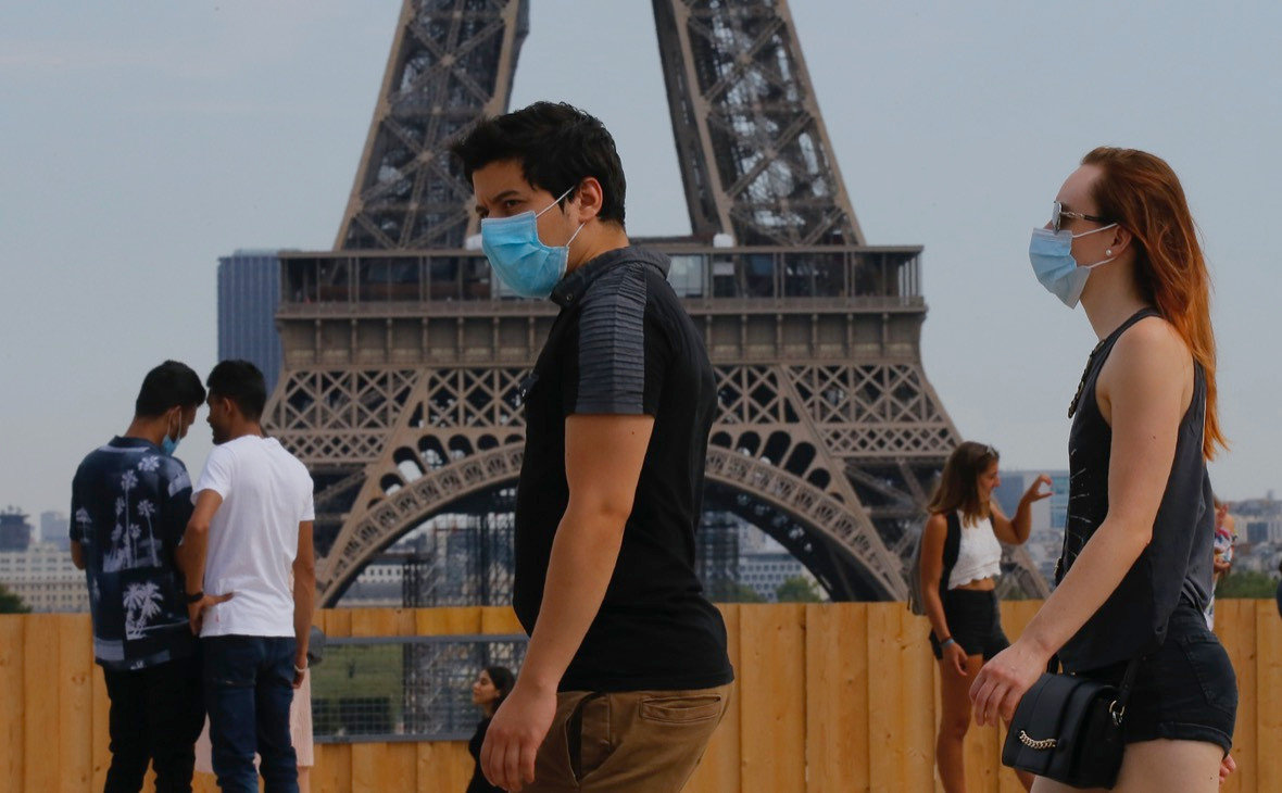 За появление без маски в центре Парижа ввели штраф в €135