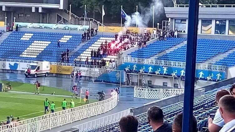 Ультрас "Динамо" ворвались на стадион во время матча