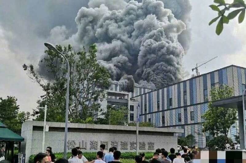 В Китае вспыхнул сильный пожар на заводе Huawei