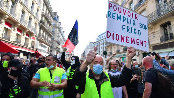 “Жовті жилети” повернулися з протестами на вулиці Франції 