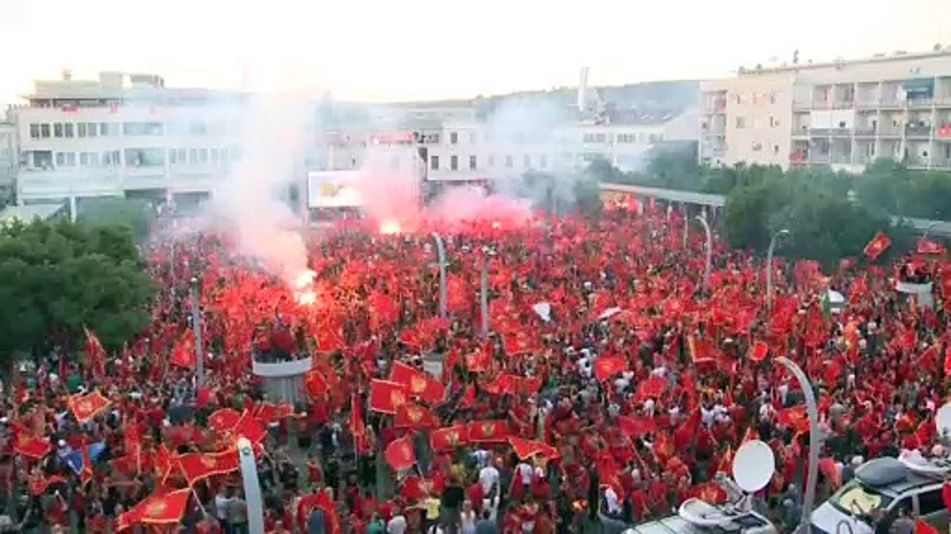 В Черногории вспыхнули многотысячные протесты