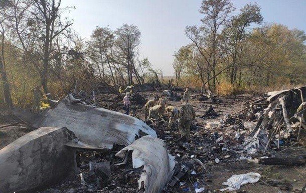Крушение Ан-26: родственникам начали выдавать тела