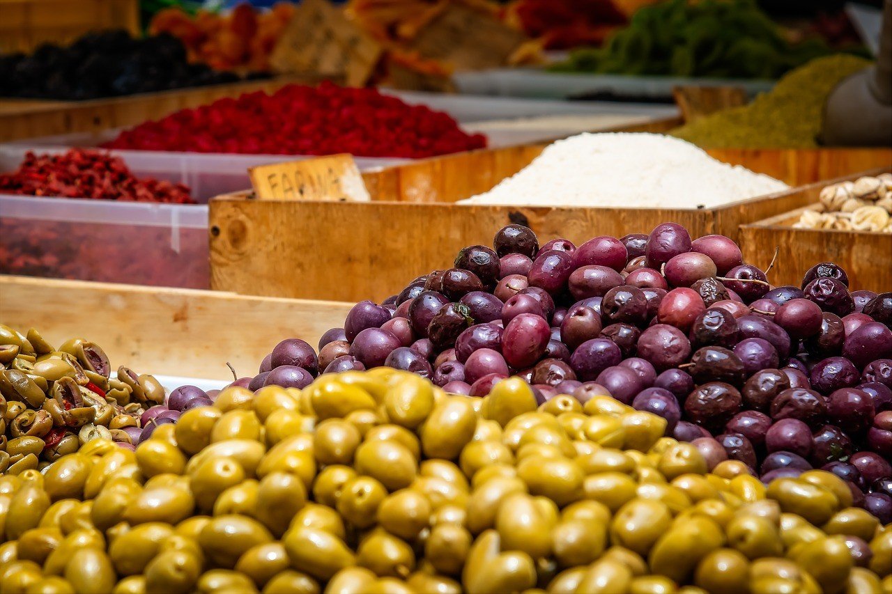 Что объединяет вино и оливки: интересное объяснение