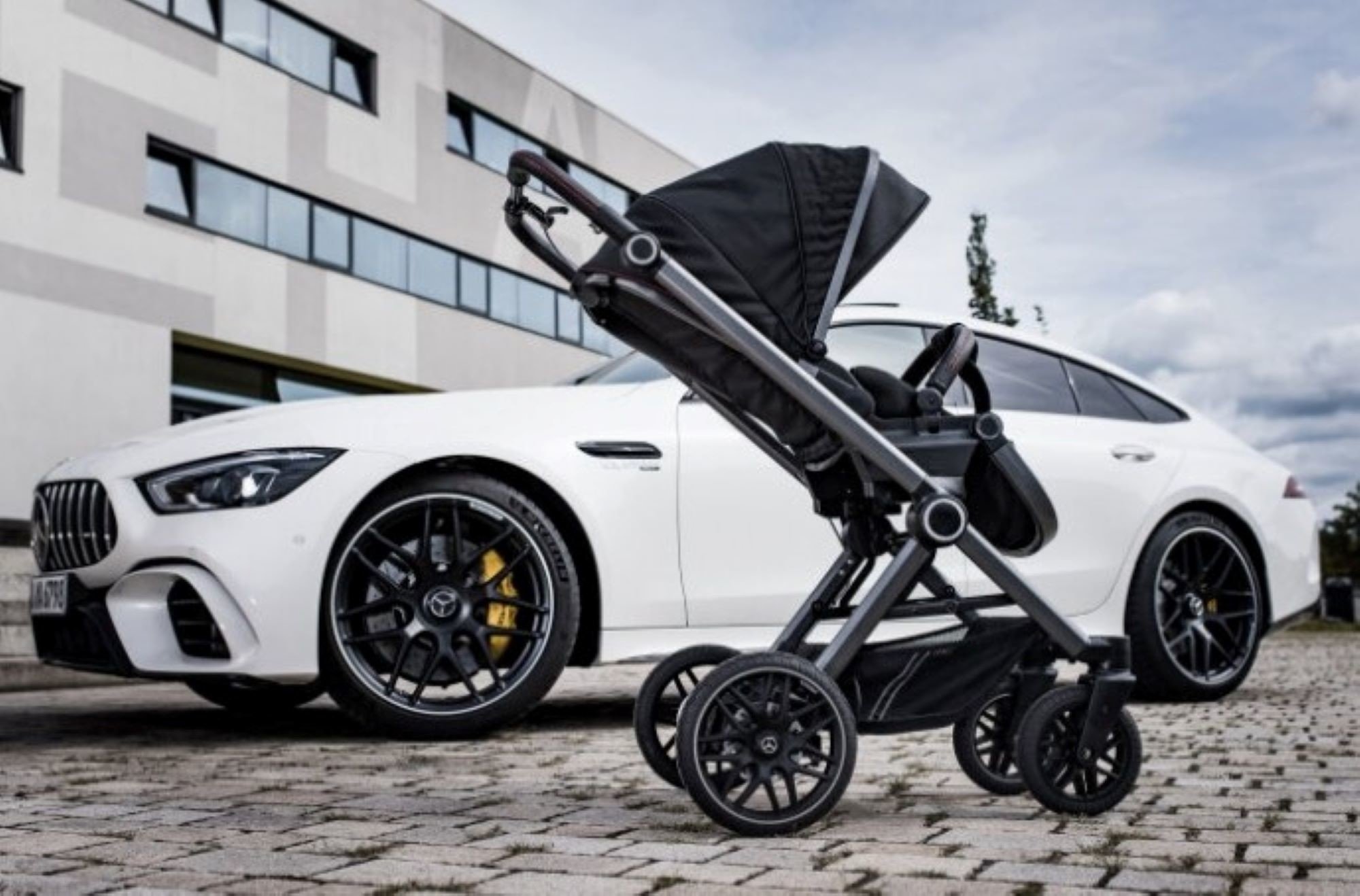Mercedes начал выпускать детские коляски