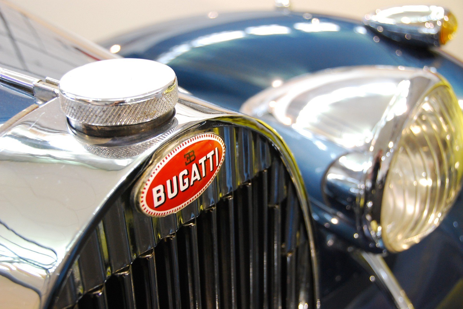 Bugatti презентовала новый гиперкар