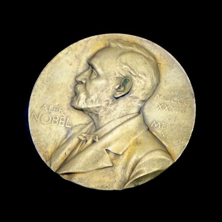 Кто отказывался от Нобелевской премии и на что лауреаты ее тратили