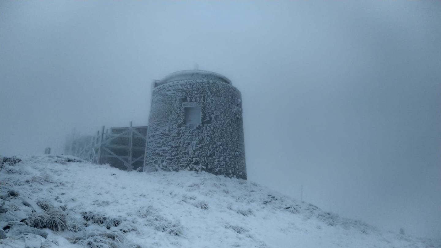 Мороз и снег: высокогорье Карпат снова замело