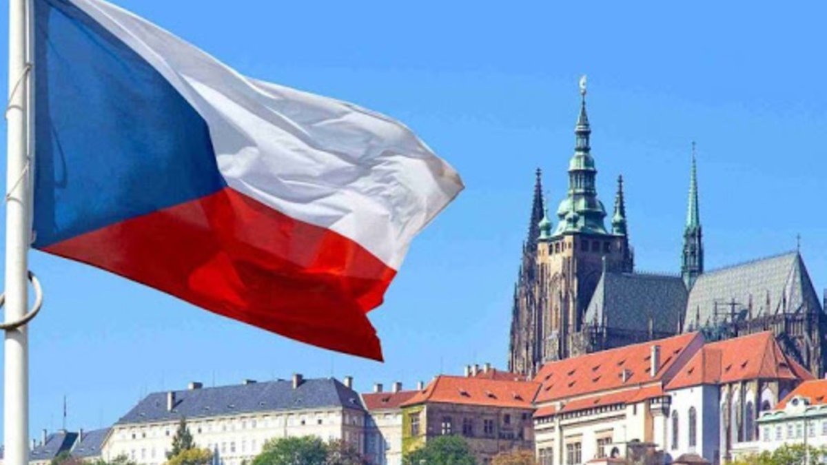 Президент Чехии требует информацию о шпионах РФ