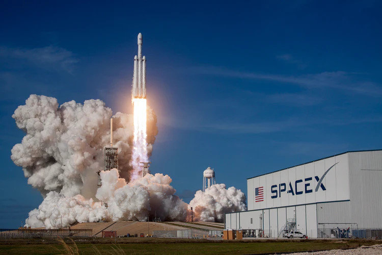 Ракета SpaceX Falcon 9 готова до запуску на МКС