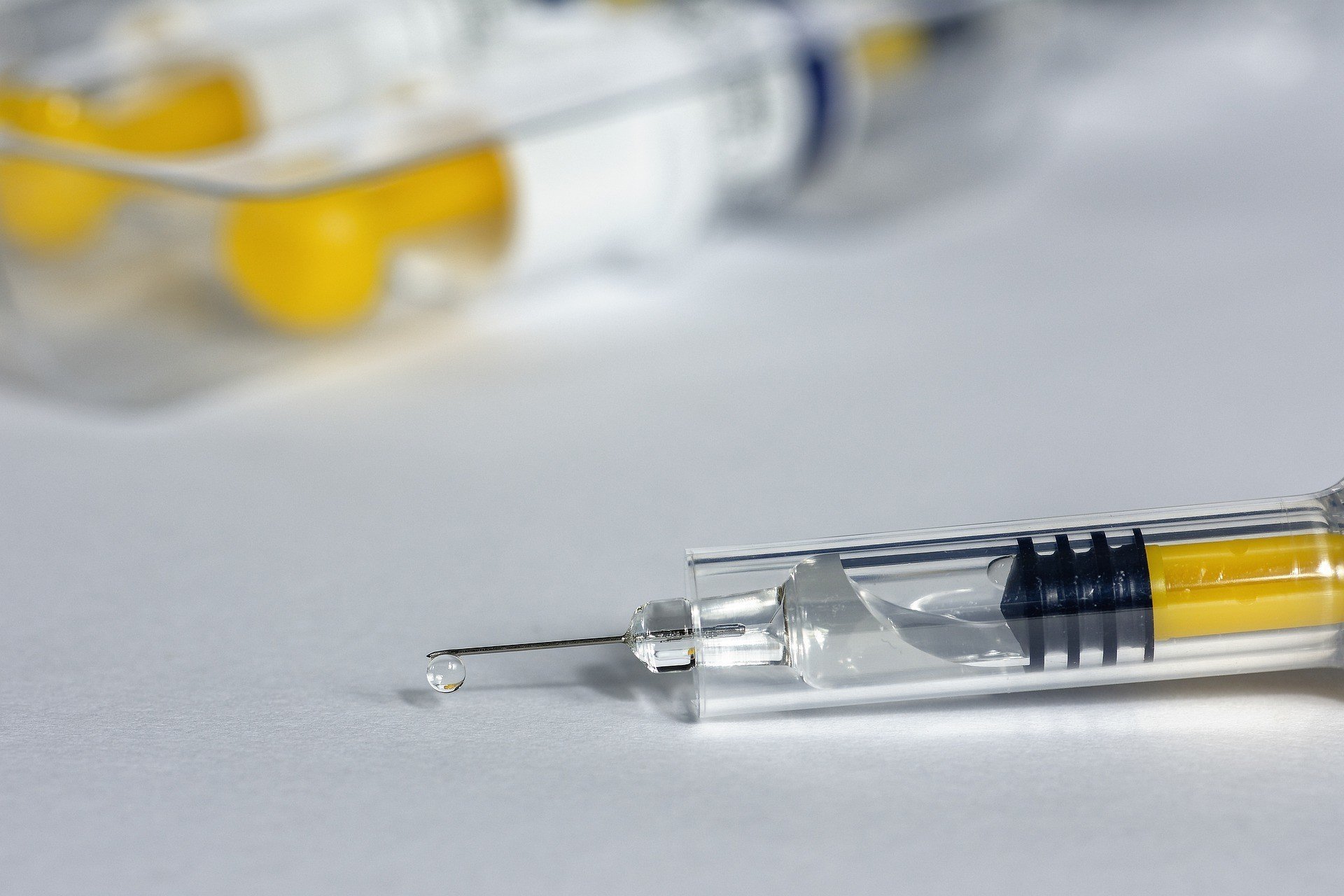 Великобританія проведе фінальні випробування вакцини