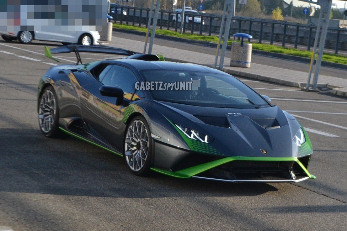 Lamborghini Huracan STO заметили на дорогах Италии