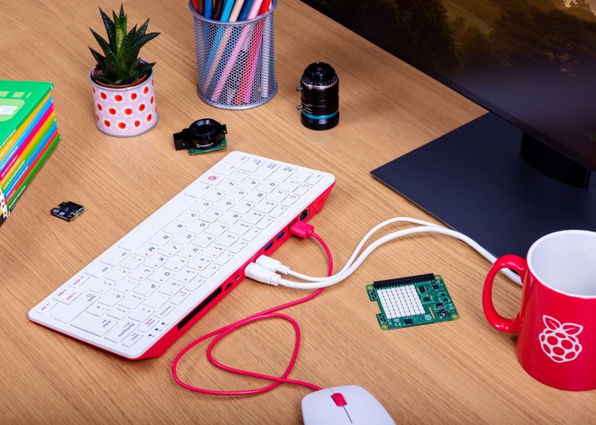 Raspberry Pi выпустила компьютер в клавиатуре за $70