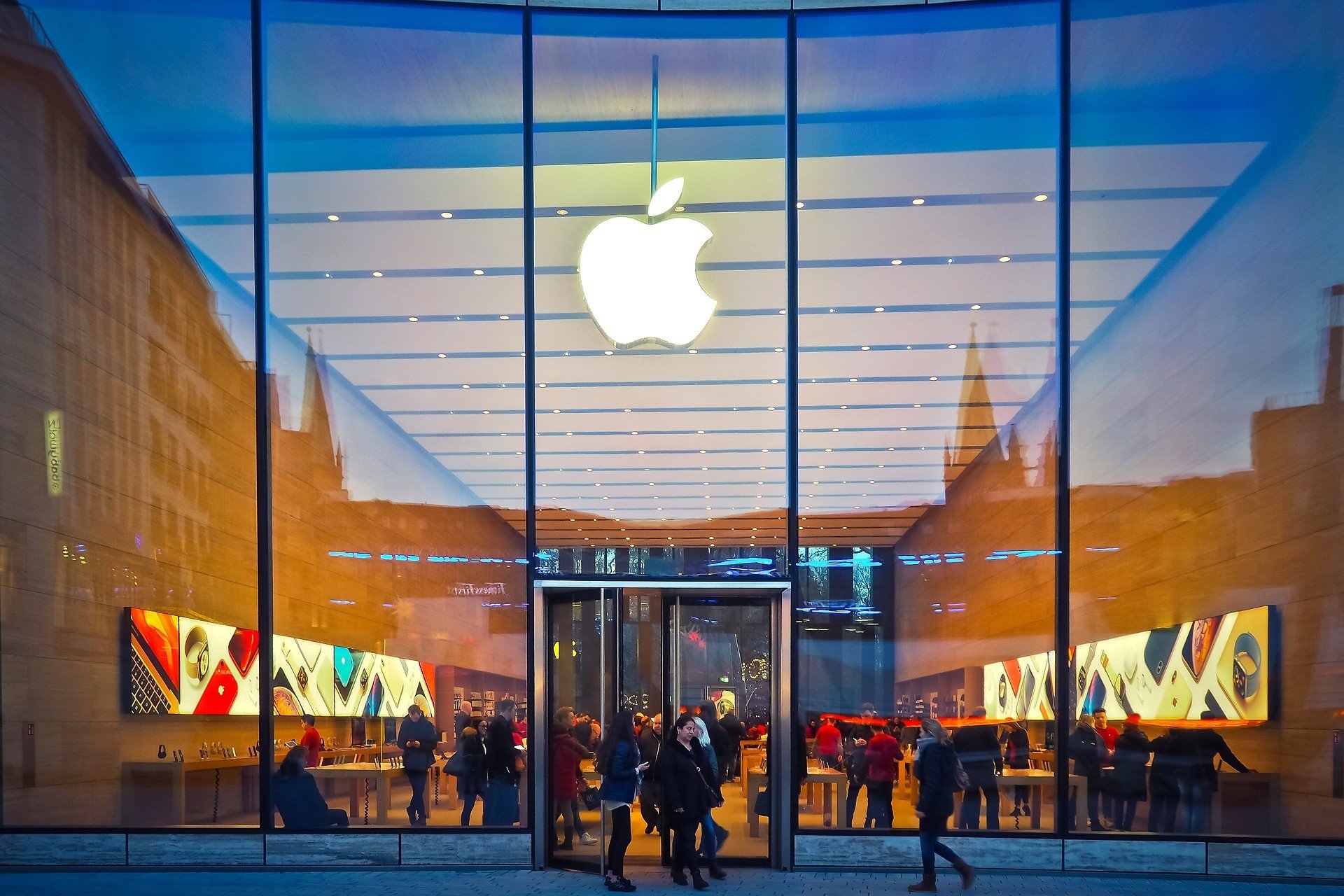 Apple признала проблемы с экранами iPhone